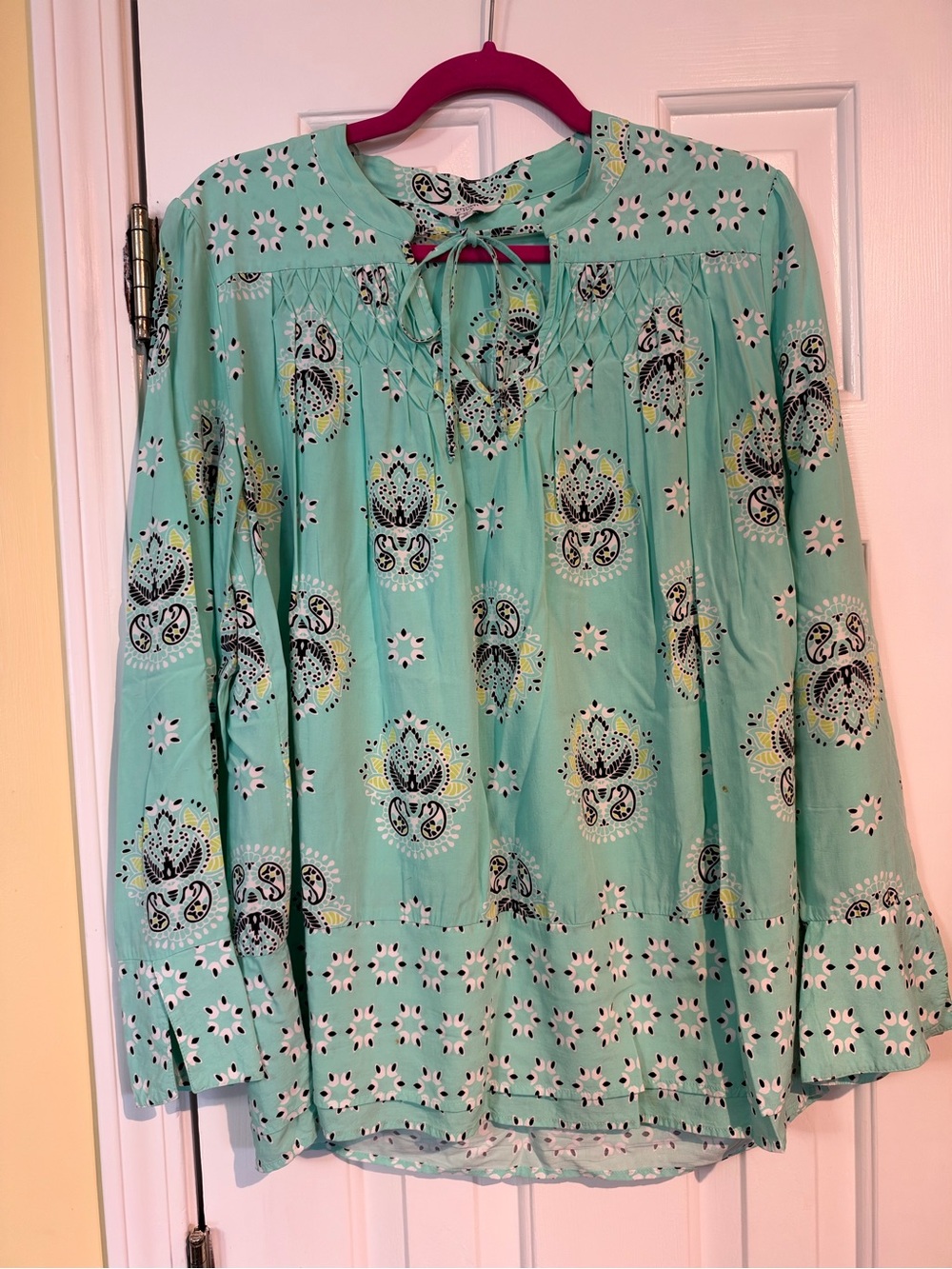 crown & ivy Mint Green Printed Tie-Neck Peasant Blouse